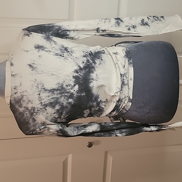 NWT 📦 Blk & Wht Tye Dye Ruched Rubbed Crop Top - Picture 6 of 9